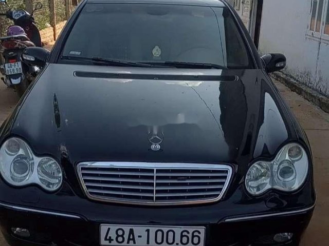 Cần bán Mercedes C class đời 2004, màu đen, nhập khẩu còn mới, giá tốt0