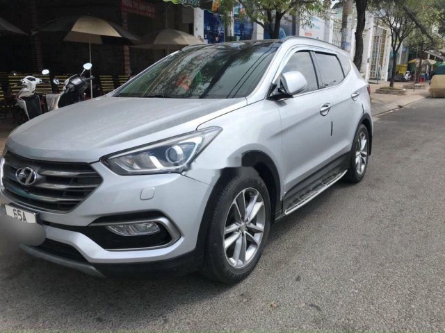 Bán Hyundai Santa Fe sản xuất năm 2017, nhập khẩu nguyên chiếc còn mới, giá tốt0
