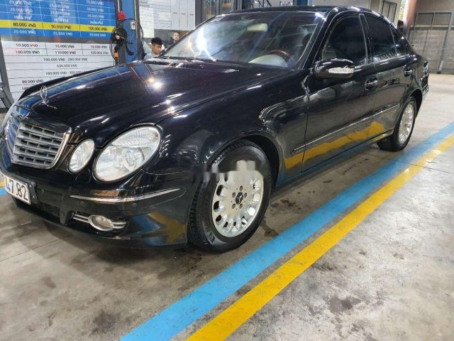 Cần bán gấp Mercedes E240 sản xuất năm 2003, màu đen, nhập khẩu nguyên chiếc, giá chỉ 285 triệu