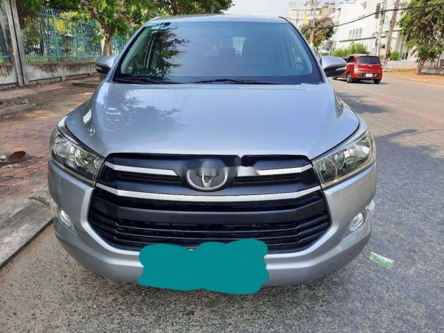 Bán xe Toyota Innova sản xuất 2017, màu bạc còn mới