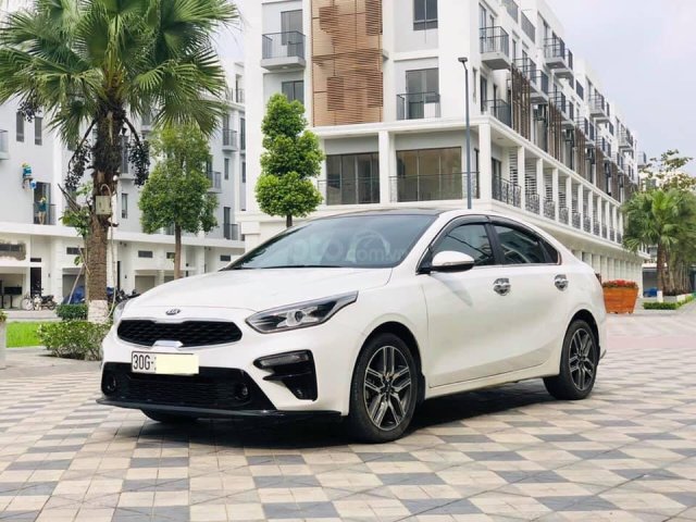 Cần bán gấp Kia Cerato sản xuất 2019, màu trắng