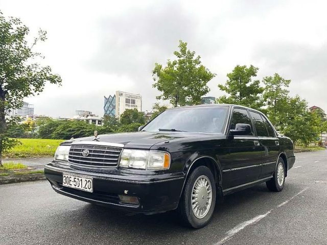 Cần bán Toyota Crown đời 1994, màu đen, nhập khẩu 