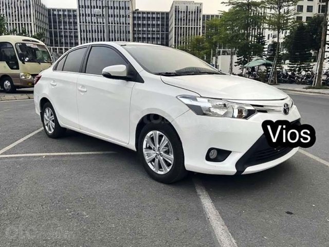 Cần bán xe Toyota Vios sản xuất 2016, màu trắng còn mới