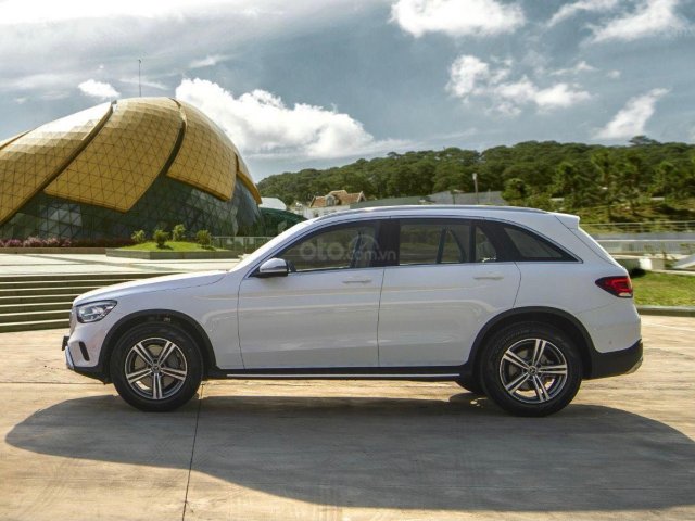 Mercedes GLC 200 giao ngay0