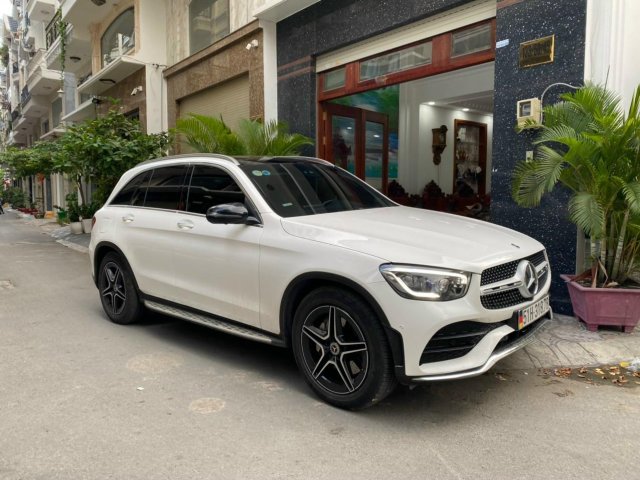 Bán xe Mercedes GLC300 2021, màu trắng0