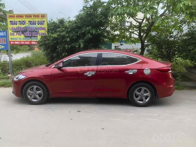 Cần bán xe Hyundai Elantra sản xuất 2017, màu đỏ còn mới, 440tr