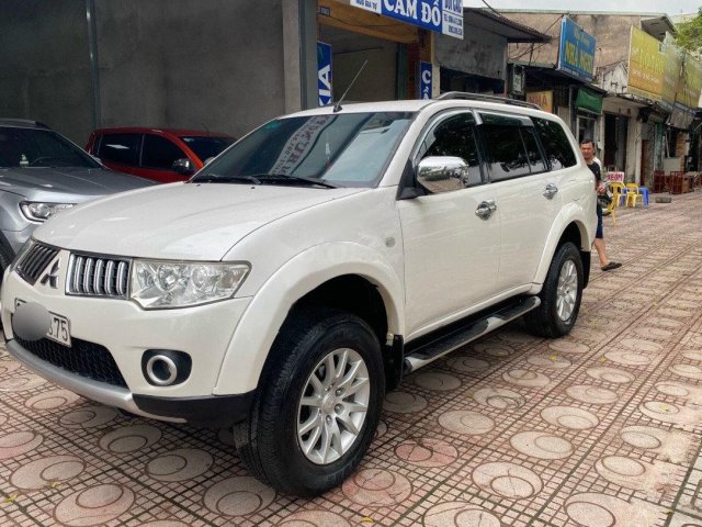 Cần bán lại xe Mitsubishi Pajero Sport năm 2014, màu trắng còn mới