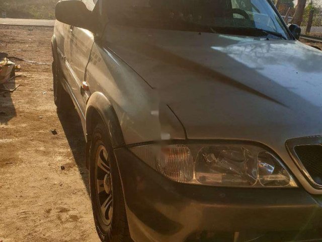 Cần bán lại xe Ssangyong Musso năm 2001, màu bạc, xe nhập0