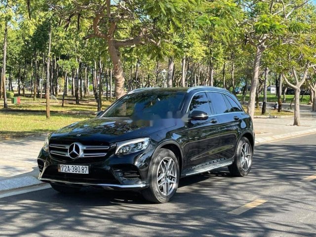 Cần bán Mercedes GLC300 4Matic năm 2018 còn mới0