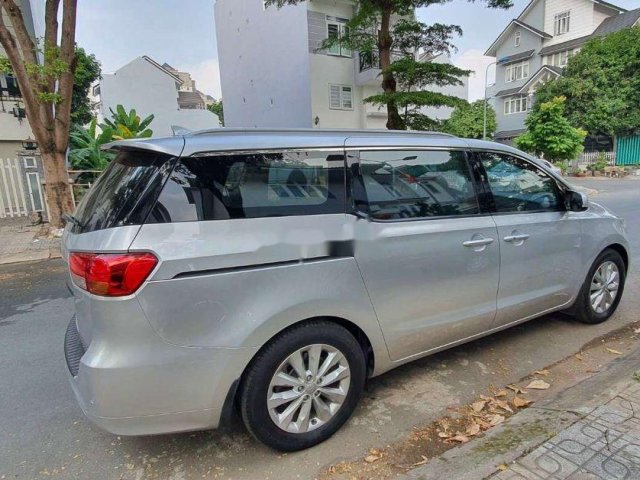 Cần bán gấp Kia Sedona sản xuất năm 2015, xe nhập còn mới, 735 triệu