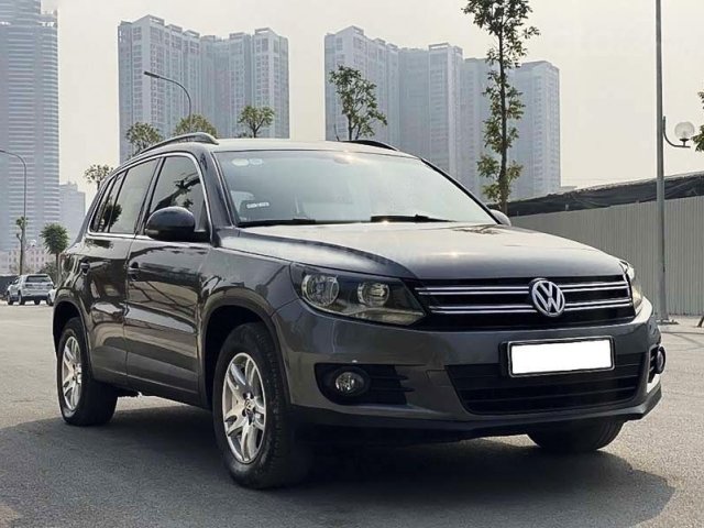 Cần bán Volkswagen Tiguan sản xuất năm 2011, màu xám0