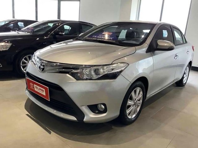 Xe Toyota Vios 2015, màu bạc còn mới