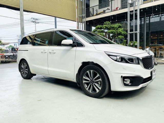 Bán xe Kia Sedona DAT sản xuất 2018, màu trắng, 930 triệu