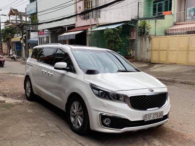 Cần bán lại xe Kia Sedona đời 2015, màu trắng, xe nhập giá cạnh tranh