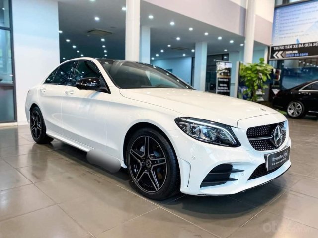 Bán xe Mercedes C300 AMG (siêu lướt) SX 2021, odo 2000km option đầy đủ, nguyên zin, bảo hành chính hãng 33 tháng