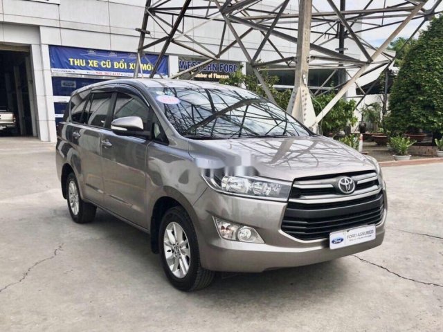 Bán xe Toyota Innova 2.0E đời 2017, màu xám đẹp như mới, 585 triệu0