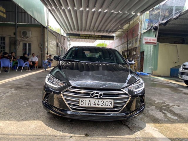 Cần bán xe Hyundai Elantra sản xuất 2018, màu đen0