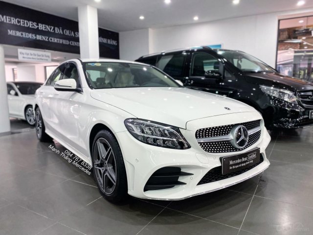 Bán xe Mercedes C180 AMG SX 2021 màu trắng, nội thất kem, siêu lướt cực mới, biển đẹp, chạy đúng 3000km giá cực tốt