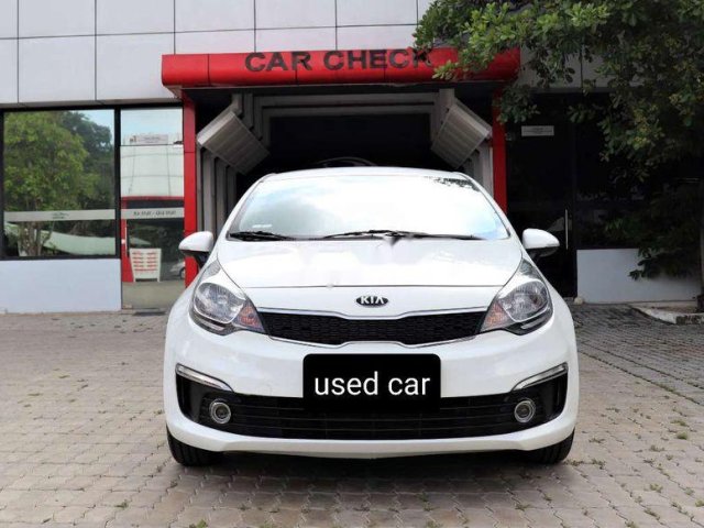 Cần bán gấp Kia Rio AT đời 2016, màu trắng, nhập khẩu nguyên chiếc