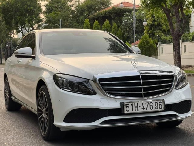 Chính chủ bán Mercedes C200 Exclusive năm 2020, màu trắng còn mới0