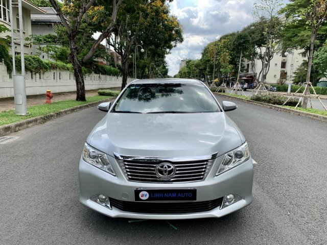 Bán Toyota Camry 2.0E sản xuất năm 2014