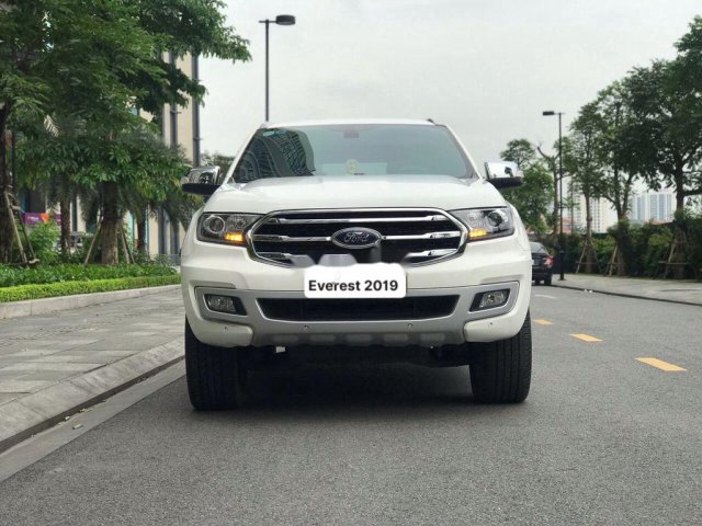 Cần bán Ford Everest AT đời 2019, màu trắng, xe nhập