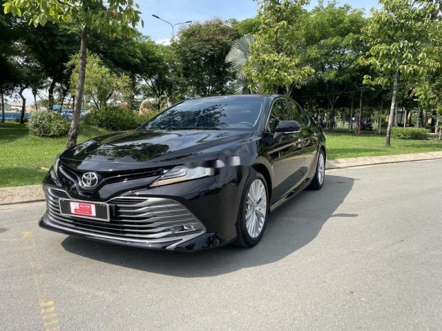 Cần bán gấp Toyota Camry 2.5 Q năm sản xuất 2019, màu đen