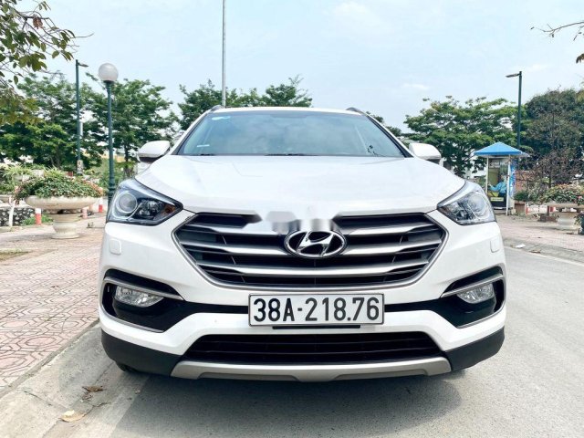 Cần bán gấp Hyundai Santa Fe sản xuất 2017 còn mới