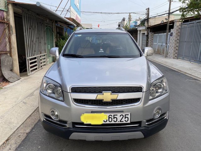 Bán Chevrolet Captiva đời 2010, màu bạc số tự động, giá 346tr