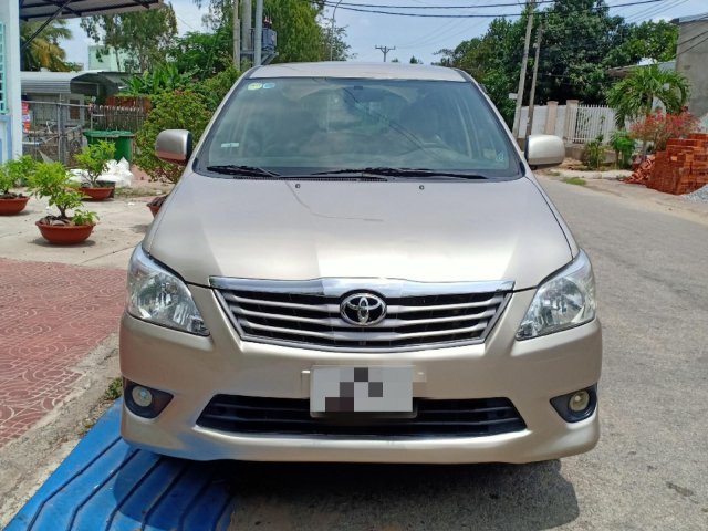 Cần bán lại xe Toyota Innova năm sản xuất 2014, giá tốt0