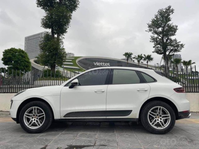 Xe Porsche Macan năm 2016, màu trắng nội thất nâu0