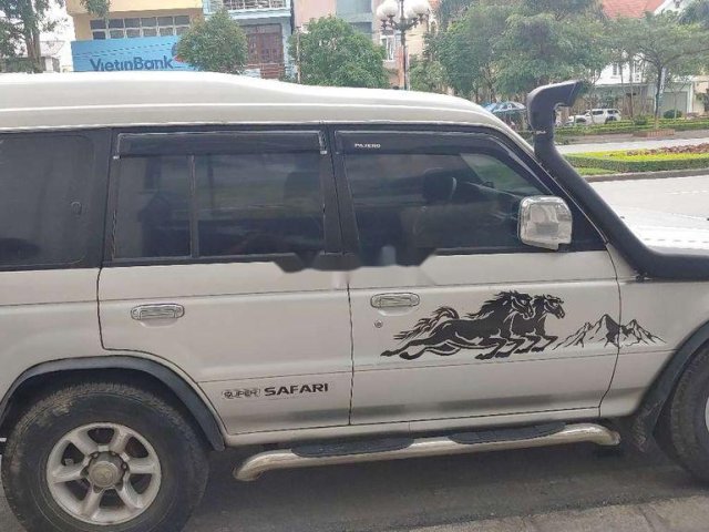 Cần bán Mitsubishi Pajero sản xuất 2004, màu xám, xe nhập 