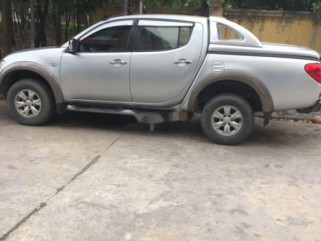 Bán Mitsubishi Triton đời 2010, màu bạc, nhập khẩu nguyên chiếc, giá tốt0