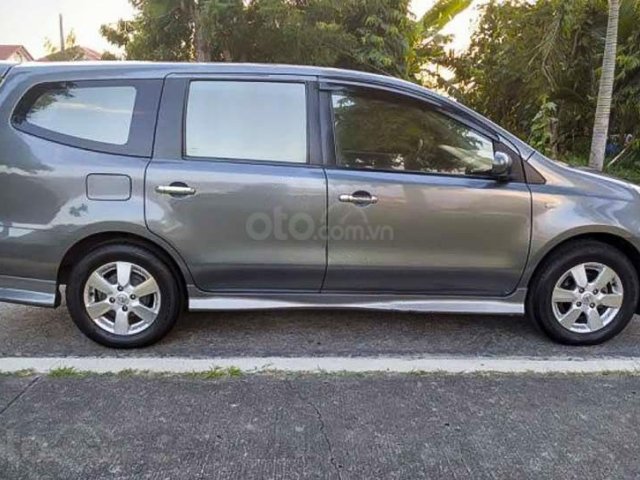 Bán Nissan Livina đời 2010, màu bạc, nhập khẩu còn mới, giá 295tr0