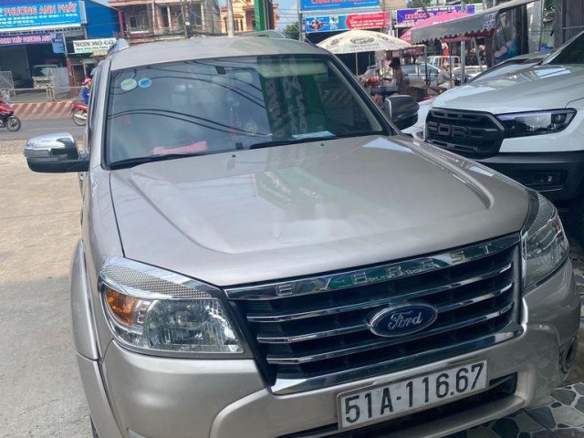 Cần bán lại xe Ford Everest năm 2011 số sàn giá cạnh tranh