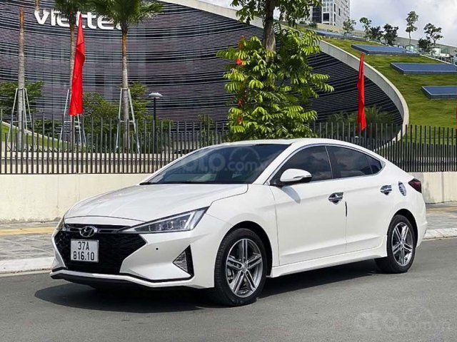 Cần bán Hyundai Elantra năm 2020, màu trắng chính chủ, 735tr