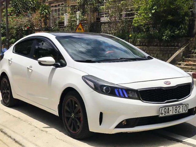 Cần bán gấp Kia Cerato 1.6MT đời 2017, màu trắng, giá 425tr