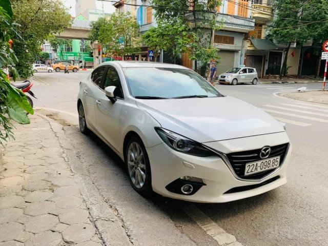 Cần bán xe Mazda 3 sản xuất năm 2016, màu trắng0