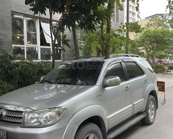 Chính chủ bán xe Toyota Fortuner 2.7V 4x4 AT năm 2011, màu bạc, nhập khẩu  