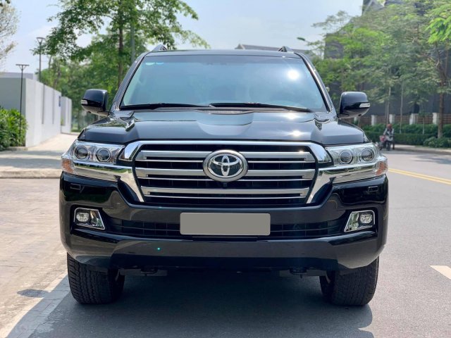 Bán xe Toyota LandCruiser VX V8 4.6L màu đen SX 2019 và đăng lý 2020, siêu lướt và duy nhất, xe còn như mới0