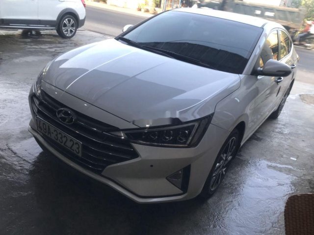 Bán Hyundai Elantra sản xuất 2020, màu trắng xe gia đình, 660tr