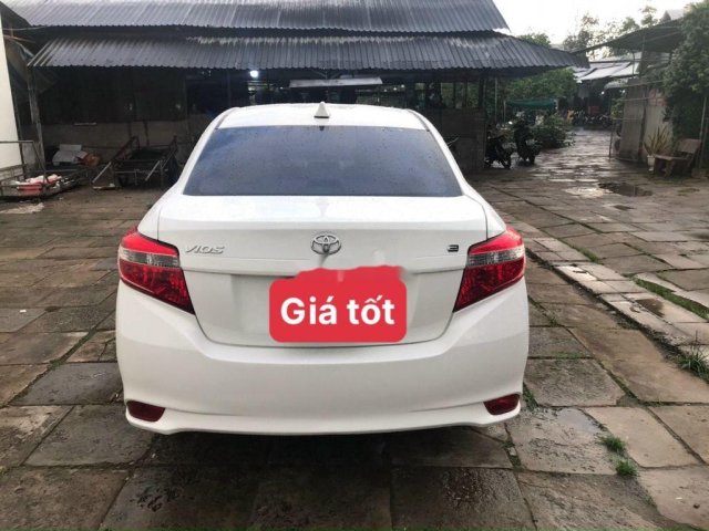 Cần bán lại xe Toyota Vios năm sản xuất 2017, màu trắng, giá chỉ 350 triệu