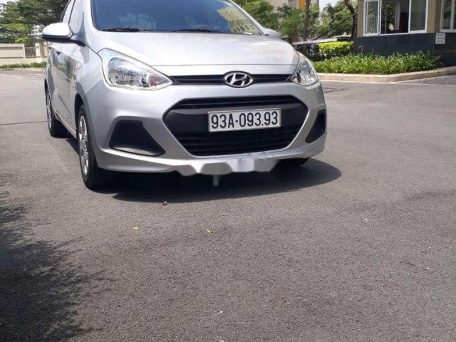 Cần bán lại xe Hyundai Grand i10 đời 2017, màu bạc, nhập khẩu nguyên chiếc, 393tr0