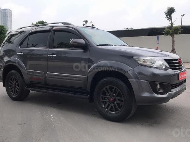 Cần bán xe Toyota Fortuner 2.7V 2015 màu xám, 645 triệu