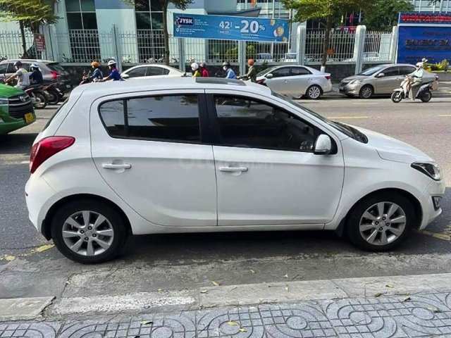 Cần bán Hyundai i20 sản xuất năm 2013, màu trắng, nhập khẩu 