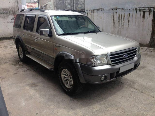 Cần bán xe Ford Everest năm 2006, màu vàng0