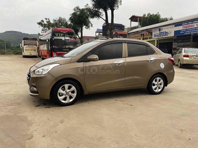 Bán Hyundai Grand i10 2018, màu vàng còn mới0