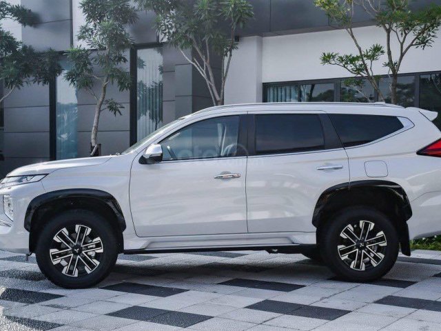 Mitsubishi Pajero Sport 2020 2.4D 4x4 AT - tặng BH thân xe, gói phụ kiện chính hãng