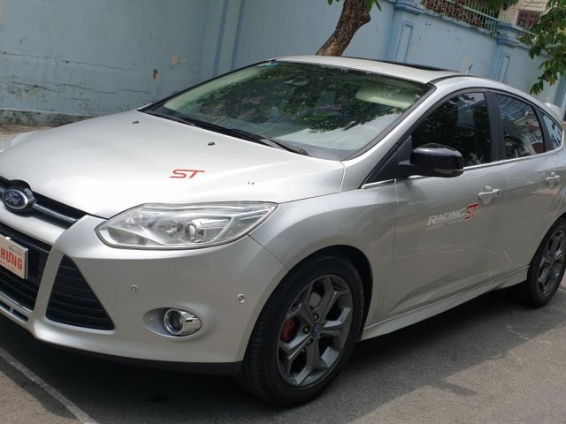 Bán Ford Focus S Hatchback Sport máy 2.0, số tự động, đời T12/2015, màu bạc tuyệt đẹp, mới 80%0