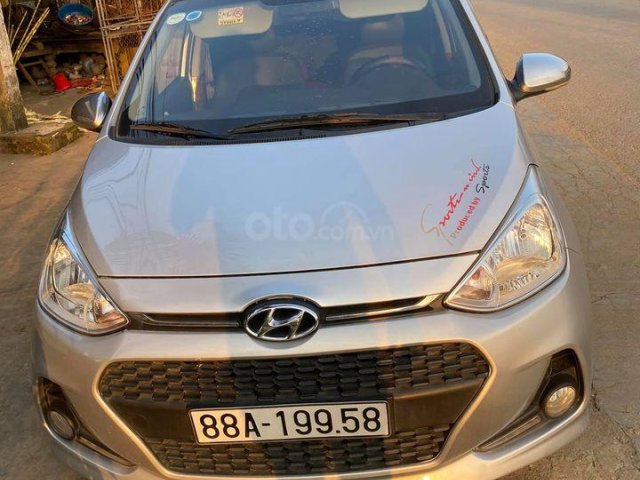 Cần bán gấp Hyundai Grand i10 sản xuất 2018, màu bạc, xe nhập